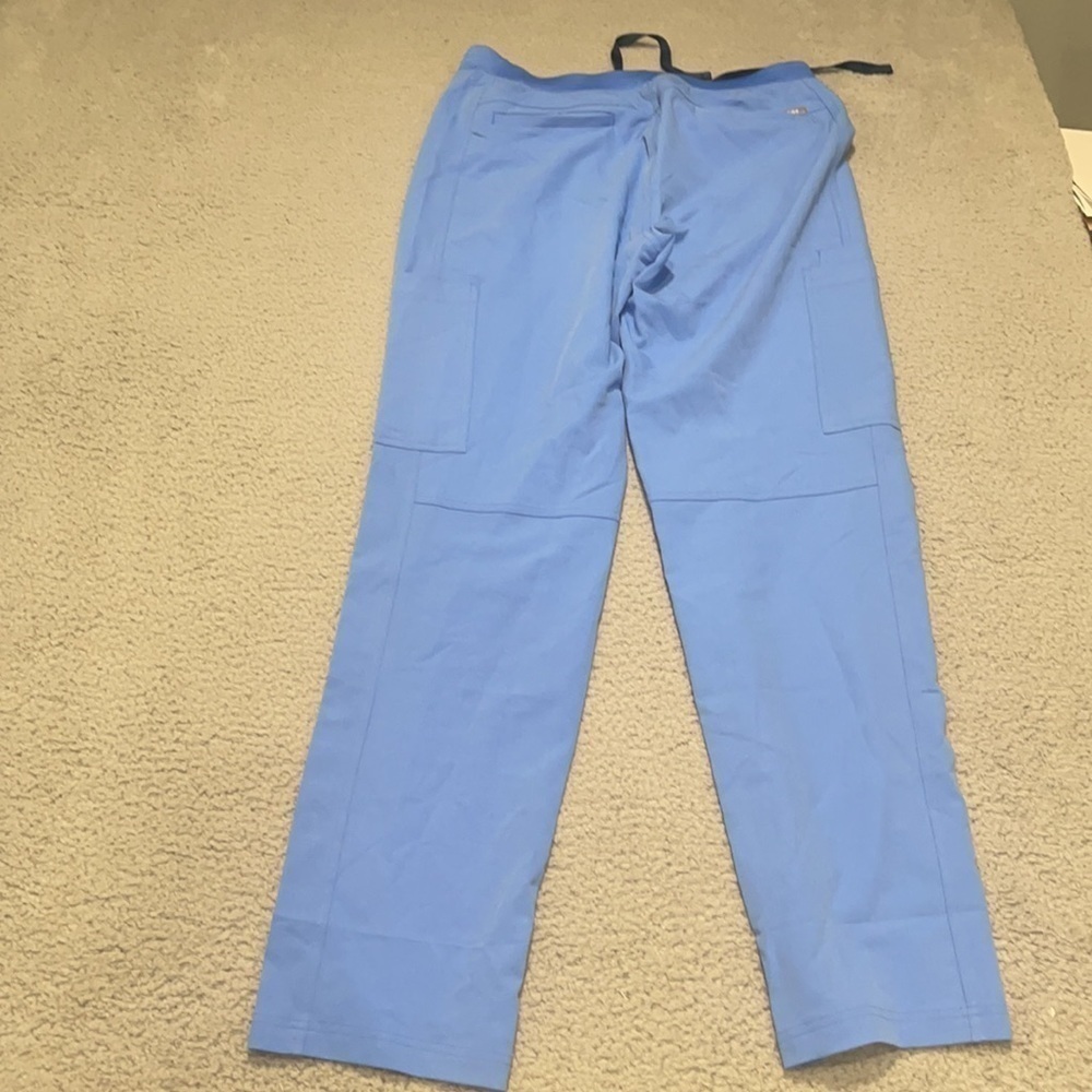 FIGS Axim Cargo Scrub Pants for Men — Classic Fit, Straight Leg size M - Picture 4 of 7